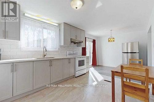 1346 Oxford Avenue, Oakville, ON - Indoor Photo Showing Kitchen