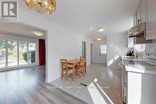 1346 Oxford Avenue, Oakville, ON - Indoor Photo Showing Kitchen