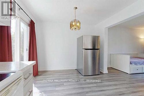 1346 Oxford Avenue, Oakville, ON - Indoor Photo Showing Kitchen