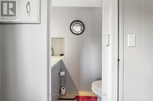 15 Maple Court, Innisfil, ON - Indoor Photo Showing Bathroom