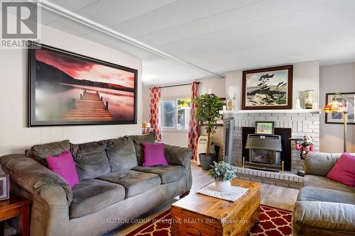 15 Maple Court, Innisfil, ON - Indoor Photo Showing Living Room With Fireplace