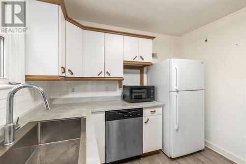 1467 Wellington St E, Sault Ste. Marie, ON - Indoor Photo Showing Kitchen