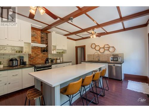 7585 5Th Street, Grand Forks, BC - Indoor Photo Showing Kitchen With Upgraded Kitchen