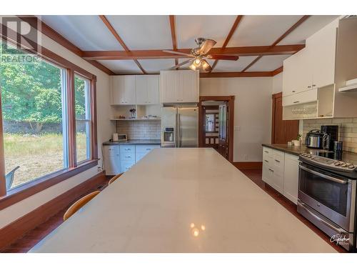 7585 5Th Street, Grand Forks, BC - Indoor Photo Showing Kitchen