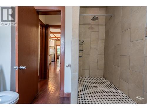 7585 5Th Street, Grand Forks, BC - Indoor Photo Showing Bathroom