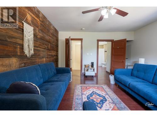 7585 5Th Street, Grand Forks, BC - Indoor Photo Showing Living Room