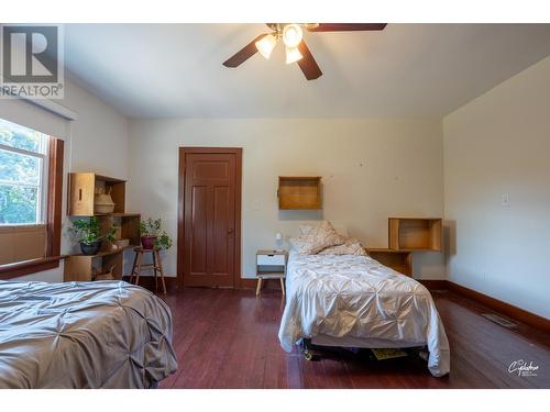 7585 5Th Street, Grand Forks, BC - Indoor Photo Showing Bedroom