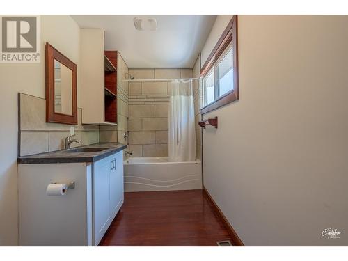 7585 5Th Street, Grand Forks, BC - Indoor Photo Showing Bathroom