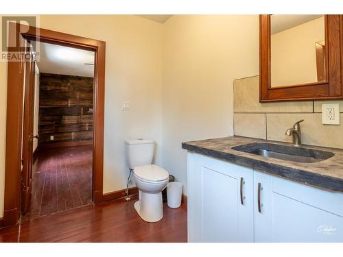 7585 5Th Street, Grand Forks, BC - Indoor Photo Showing Bathroom