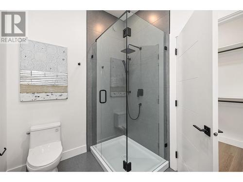 745 Patterson Avenue Unit# 2, Kelowna, BC - Indoor Photo Showing Bathroom