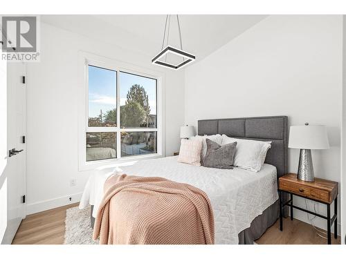 745 Patterson Avenue Unit# 2, Kelowna, BC - Indoor Photo Showing Bedroom