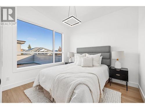 745 Patterson Avenue Unit# 2, Kelowna, BC - Indoor Photo Showing Bedroom