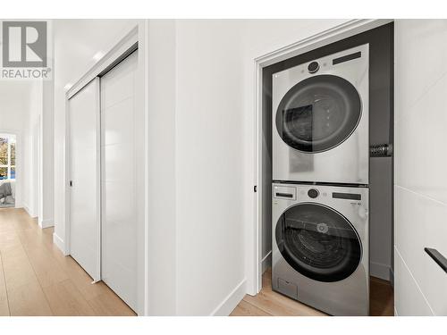 745 Patterson Avenue Unit# 2, Kelowna, BC - Indoor Photo Showing Laundry Room