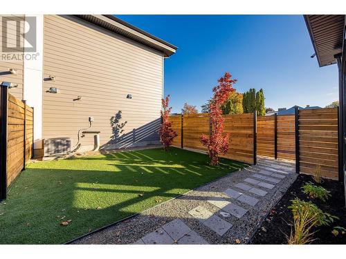 745 Patterson Avenue Unit# 2, Kelowna, BC - Outdoor