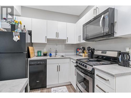 2620 Paramount Drive, West Kelowna, BC - Indoor Photo Showing Kitchen