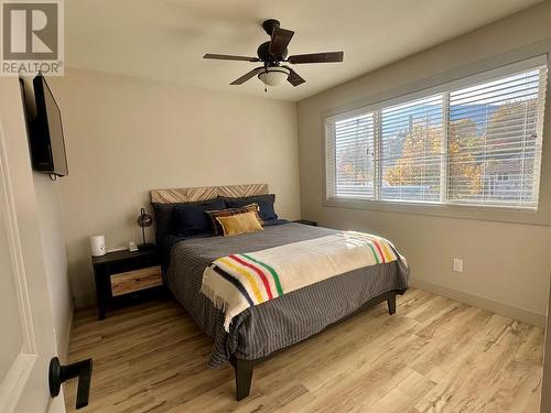 304 4Th Avenue Avenue, Castlegar, BC - Indoor Photo Showing Bedroom