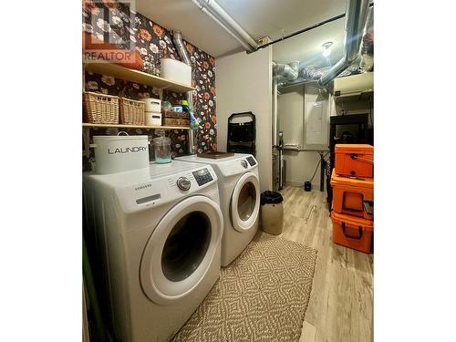 304 4Th Avenue Avenue, Castlegar, BC - Indoor Photo Showing Laundry Room