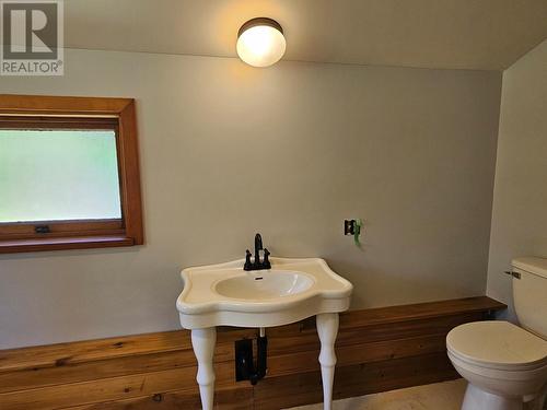 106 Baldwin Road Road, Hills, BC - Indoor Photo Showing Bathroom