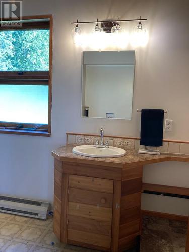 106 Baldwin Road Road, Hills, BC - Indoor Photo Showing Bathroom