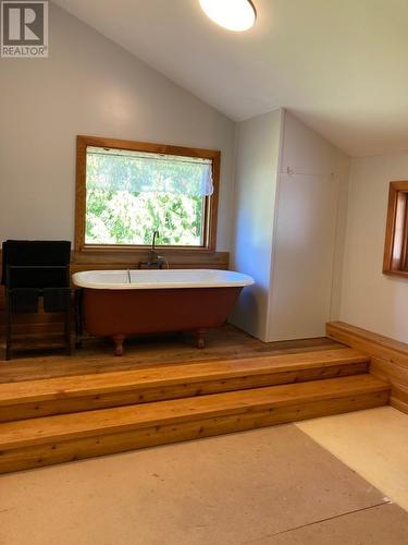 106 Baldwin Road Road, Hills, BC - Indoor Photo Showing Other Room