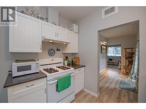 409 Baird Avenue, Enderby, BC - Indoor Photo Showing Kitchen