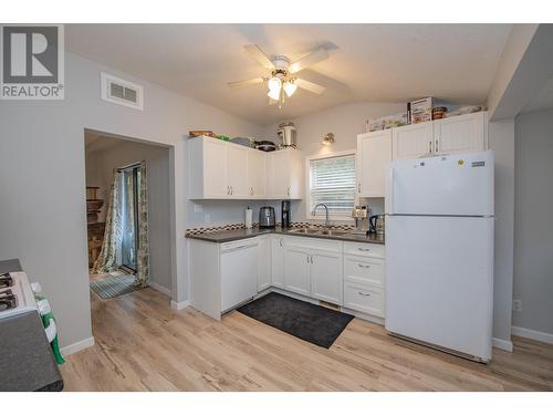 409 Baird Avenue, Enderby, BC - Indoor Photo Showing Kitchen With Double Sink