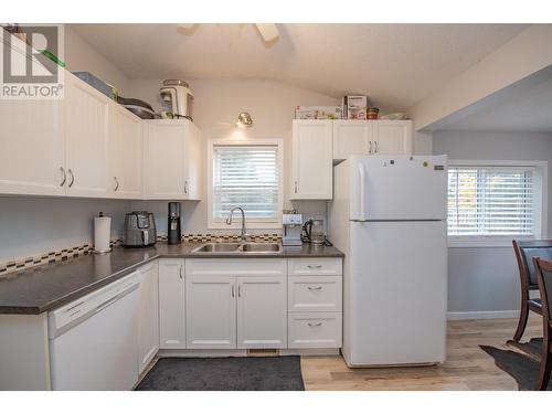 409 Baird Avenue, Enderby, BC - Indoor Photo Showing Kitchen With Double Sink