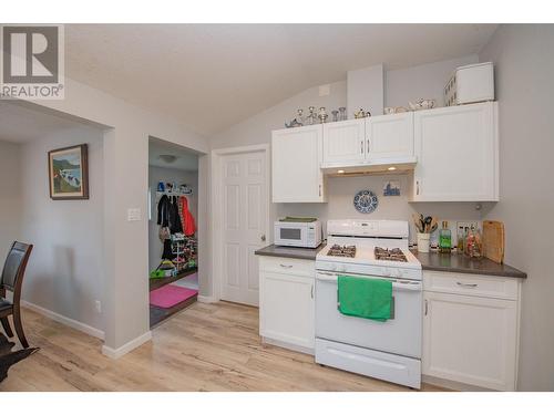 409 Baird Avenue, Enderby, BC - Indoor Photo Showing Kitchen