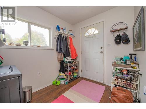 409 Baird Avenue, Enderby, BC - Indoor Photo Showing Laundry Room