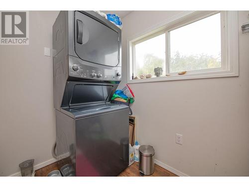 409 Baird Avenue, Enderby, BC - Indoor Photo Showing Laundry Room