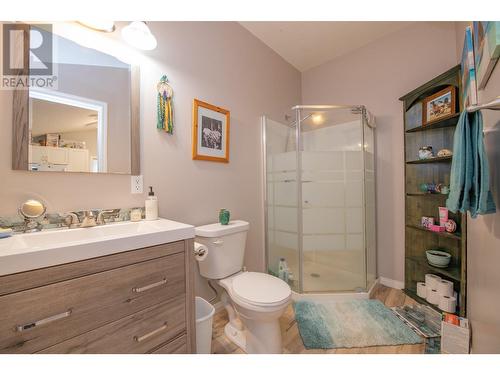 409 Baird Avenue, Enderby, BC - Indoor Photo Showing Bathroom