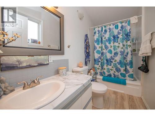 409 Baird Avenue, Enderby, BC - Indoor Photo Showing Bathroom