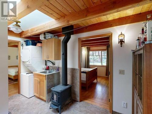 2777 Cedar Way, Savary Island, BC - Indoor Photo Showing Laundry Room