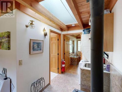 2777 Cedar Way, Savary Island, BC - Indoor Photo Showing Other Room