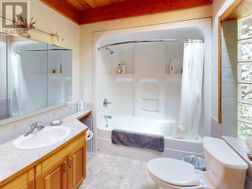 2777 Cedar Way, Savary Island, BC - Indoor Photo Showing Bathroom