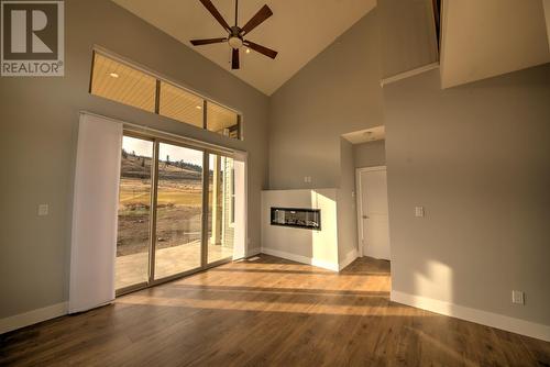 130 Colebrook Road Unit# 33, Kamloops, BC - Indoor Photo Showing Other Room With Fireplace