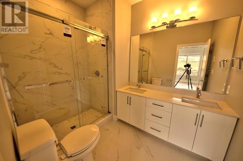 130 Colebrook Road Unit# 33, Kamloops, BC - Indoor Photo Showing Bathroom