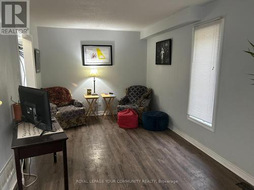 205 Parkway Avenue, Georgina, ON - Indoor Photo Showing Living Room