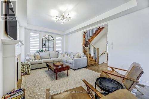 189 Granite Ridge Trail, Hamilton, ON - Indoor Photo Showing Living Room