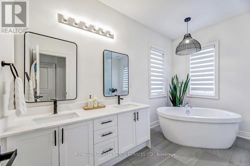 189 Granite Ridge Trail, Hamilton, ON - Indoor Photo Showing Bathroom