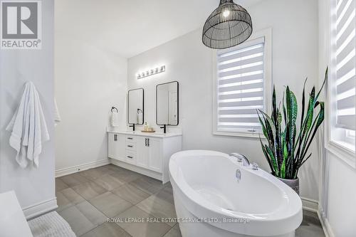 189 Granite Ridge Trail, Hamilton, ON - Indoor Photo Showing Bathroom