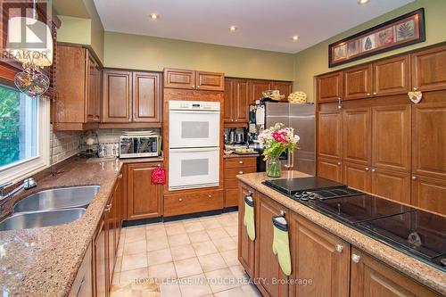 14 Marsh Harbour, Aurora, ON - Indoor Photo Showing Kitchen With Double Sink