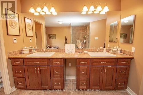 14 Marsh Harbour, Aurora, ON - Indoor Photo Showing Bathroom