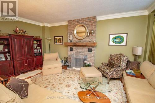 14 Marsh Harbour, Aurora, ON - Indoor Photo Showing Living Room With Fireplace