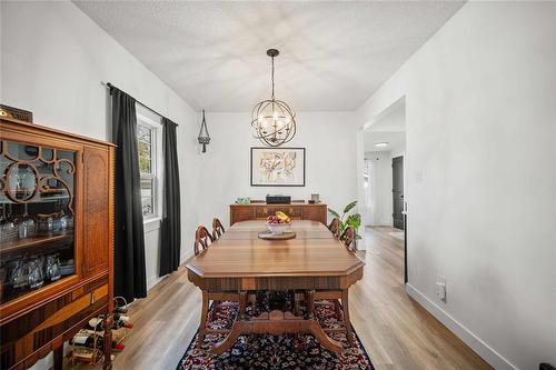 337 Leighton Avenue, Winnipeg, MB - Indoor Photo Showing Dining Room