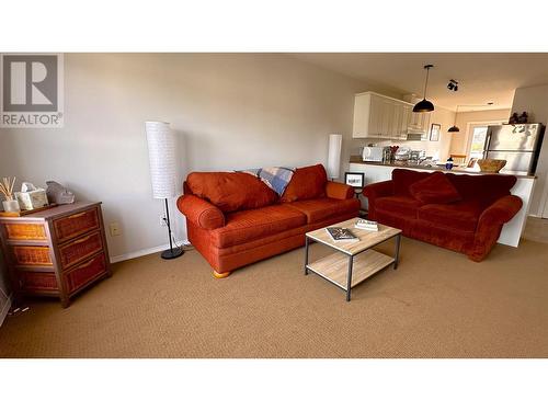 4860 Emerald Avenue, Canal Flats, BC - Indoor Photo Showing Living Room