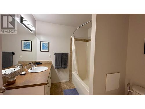 4860 Emerald Avenue, Canal Flats, BC - Indoor Photo Showing Bathroom