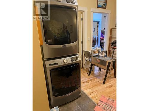 912 Slocan Street Unit# 7, Slocan, BC - Indoor Photo Showing Laundry Room