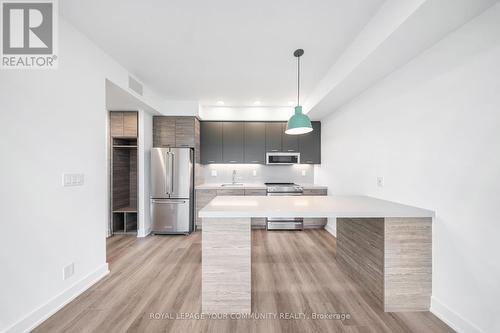 1205 - 484 Spadina Avenue, Toronto, ON - Indoor Photo Showing Kitchen With Upgraded Kitchen