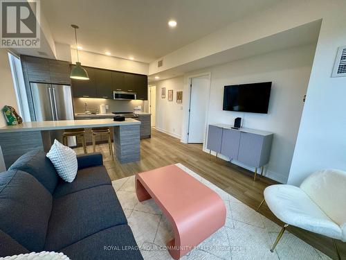 405 - 484 Spadina Avenue, Toronto, ON - Indoor Photo Showing Living Room